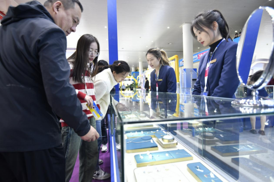 2024金刚石产业大会在郑州盛大开幕“郑”好实现“克拉自由”！(图1)