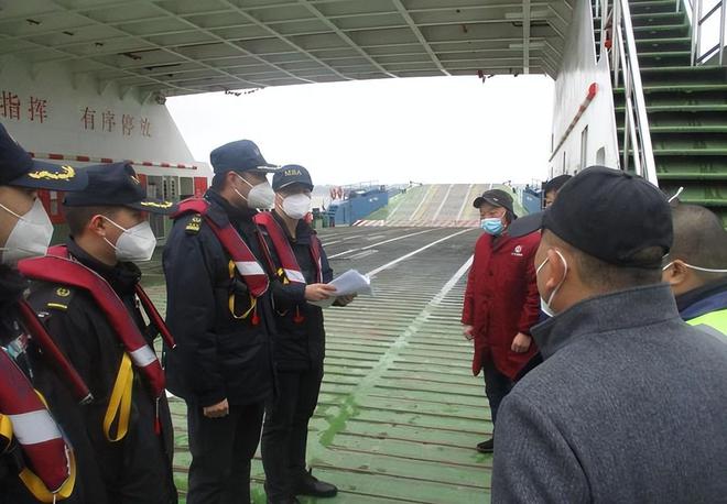 中国唯一的“海上铁路”火车到底是怎么过海的？看完不得不佩服(图5)