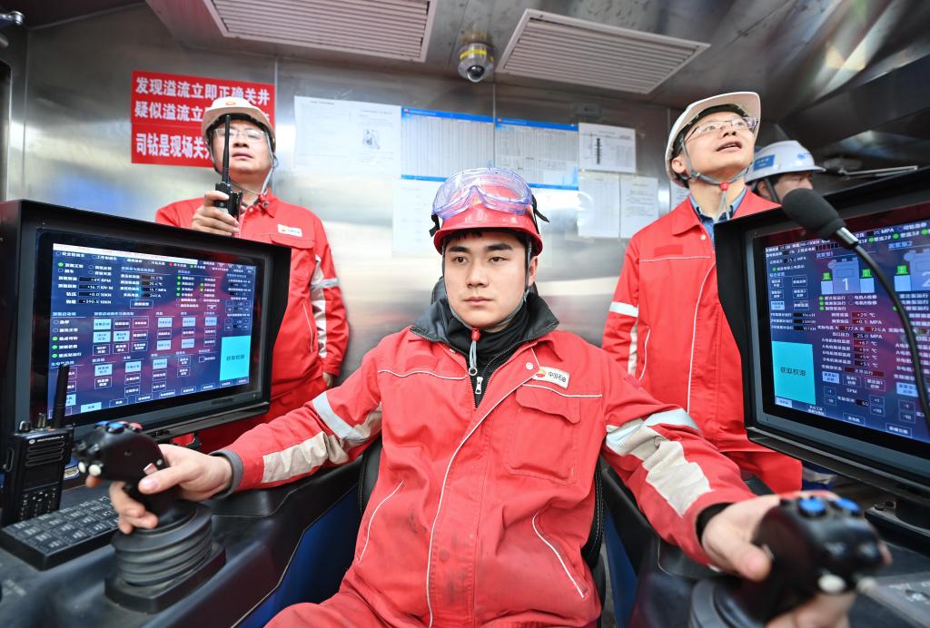 大漠攀“高峰” 瀚海建新功——塔里木油田向世界一流加速迈进(图2)