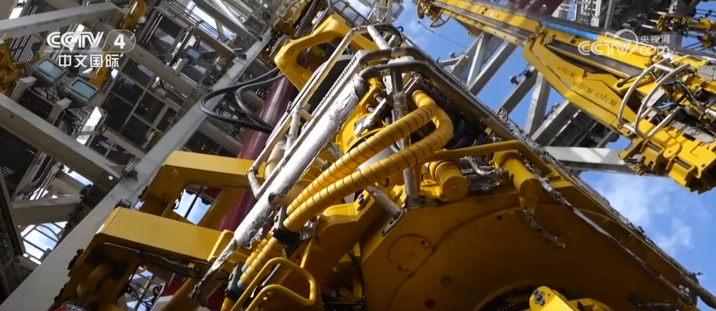 梦想启航！我国超深水大洋钻探船“梦想”号正式入列 记者探访→(图2)