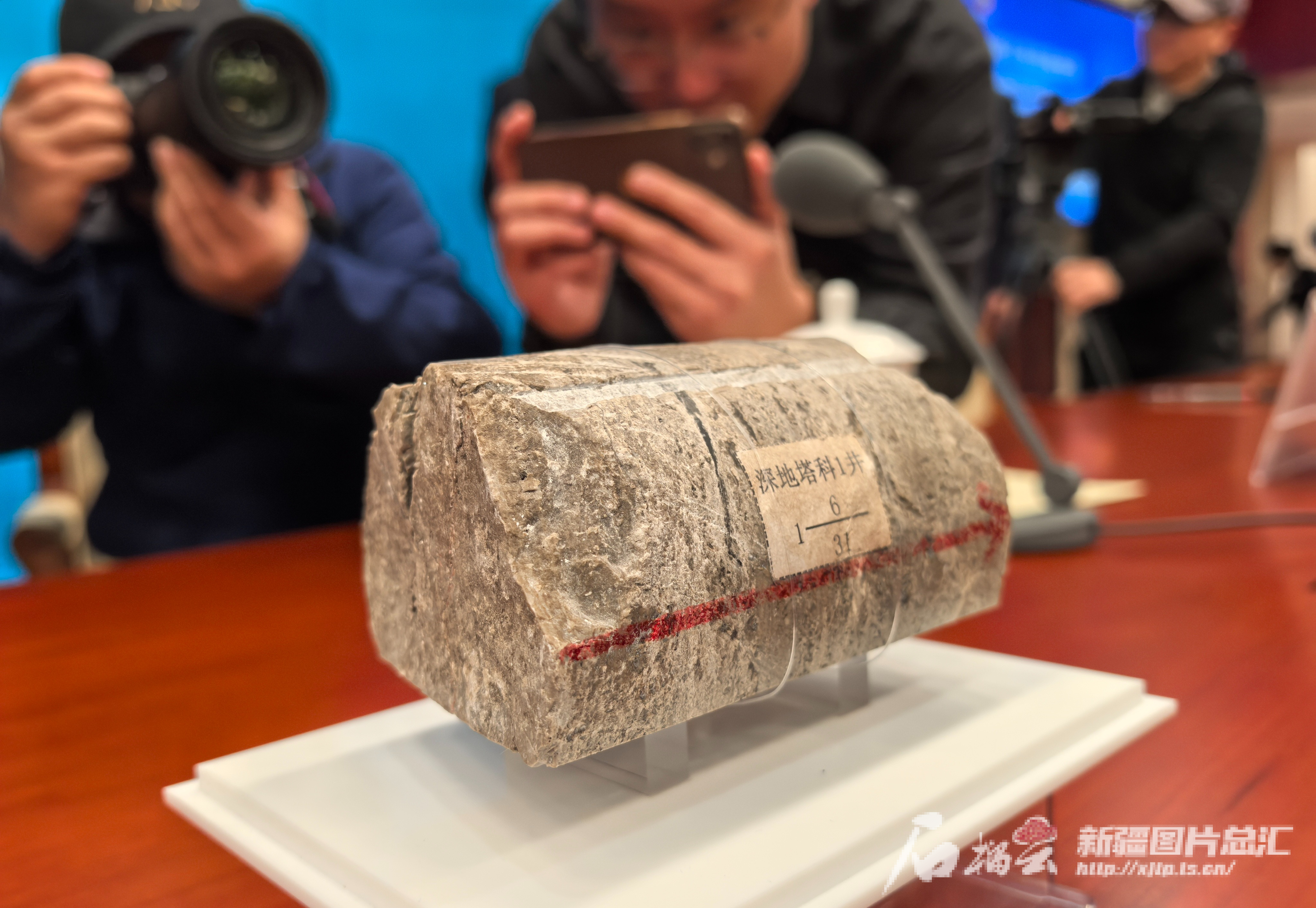 现场特写丨万米岩芯见证科技自立自强(图1)