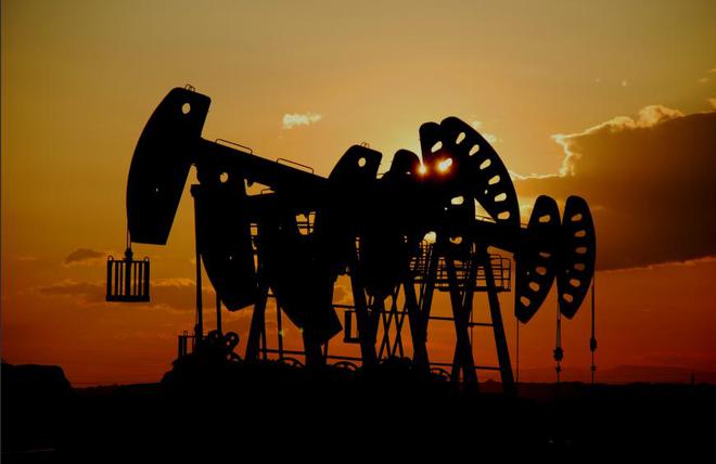 千万“磕头”机造福国人！寸草不生的克拉玛依地下全是石油资源(图5)