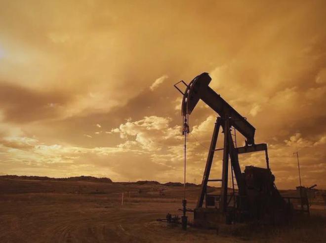 千万“磕头”机造福国人！寸草不生的克拉玛依地下全是石油资源(图6)