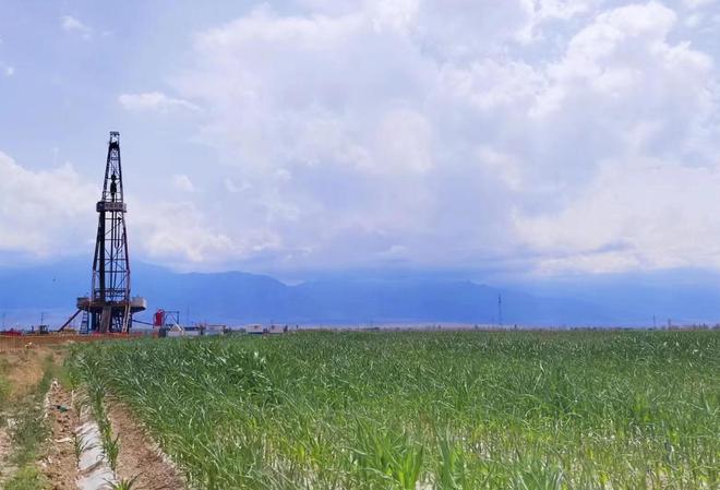 千万“磕头”机造福国人！寸草不生的克拉玛依地下全是石油资源(图9)