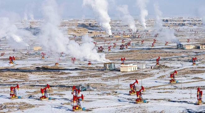 千万“磕头”机造福国人！寸草不生的克拉玛依地下全是石油资源(图12)