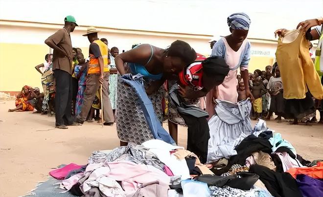 非洲土皇帝王垚：妻妾成群生活还奢靡为啥却屡次获官媒表扬？(图4)