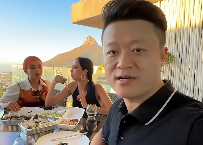 非洲土皇帝王垚：妻妾成群生活还奢靡为啥却屡次获官媒表扬？(图17)