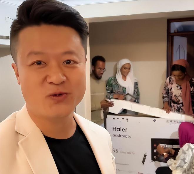 非洲土皇帝王垚：妻妾成群生活还奢靡为啥却屡次获官媒表扬？(图18)