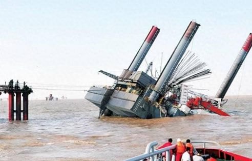 大海恸哭1979年渤海二号石油钻井平台沉没不要忘记血的教训(图1)