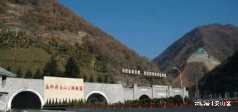 耗资40亿！上万中国人在秦岭上“掏”了一个洞搞出一个世界之最(图8)