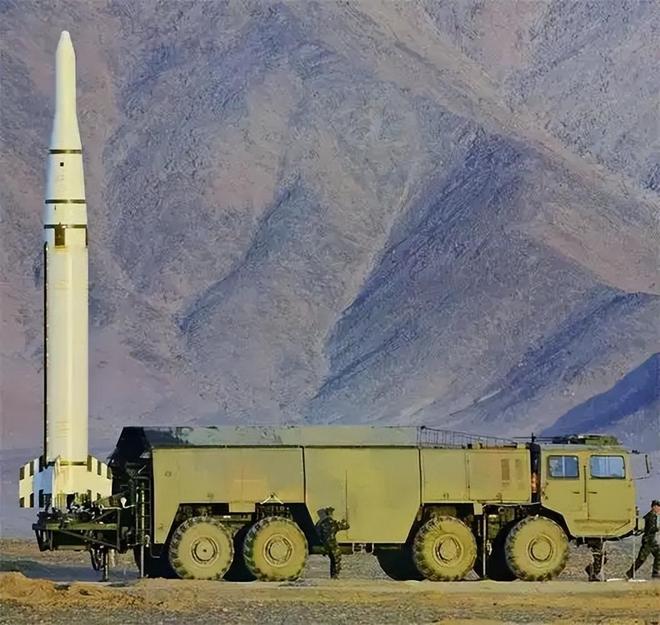 中国钻地弹与美国GBU-57一决高下东风-15“钻地王”名副其实(图2)