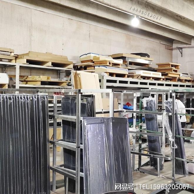 碳纤维五轴加工中心全封闭式机床有什么优势？(图1)