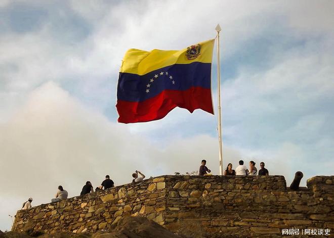 美军8艘战舰逼近委内瑞拉中国一台设备送达五角大楼沉默了(图14)