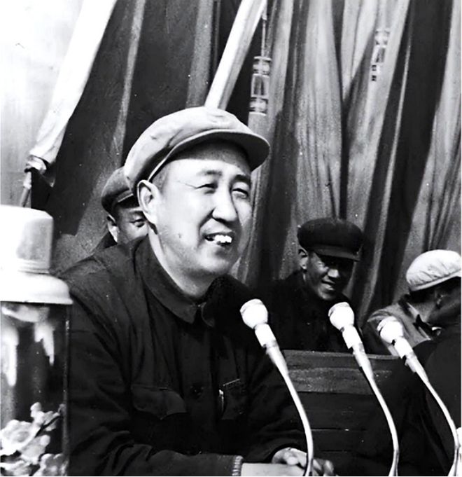 他是原石油工业部长曾为大庆油田立功80年引咎辞职享年64岁(图1)