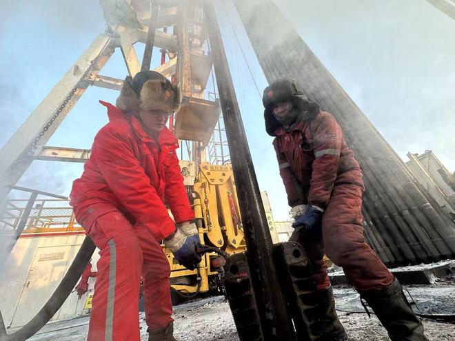 大庆钻探1202钻井队创单趟钻翻倍新指标(图1)